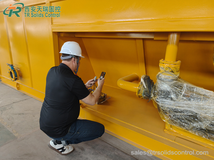 Inspect-the-paint-of-the-solid-control-system
