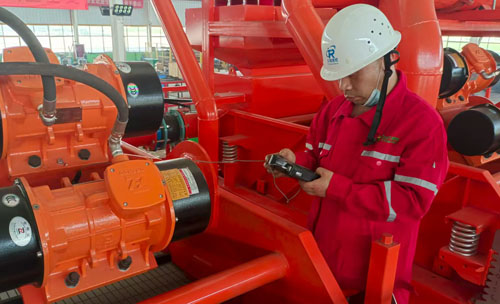 solids control equipment Factory inspection.jpg