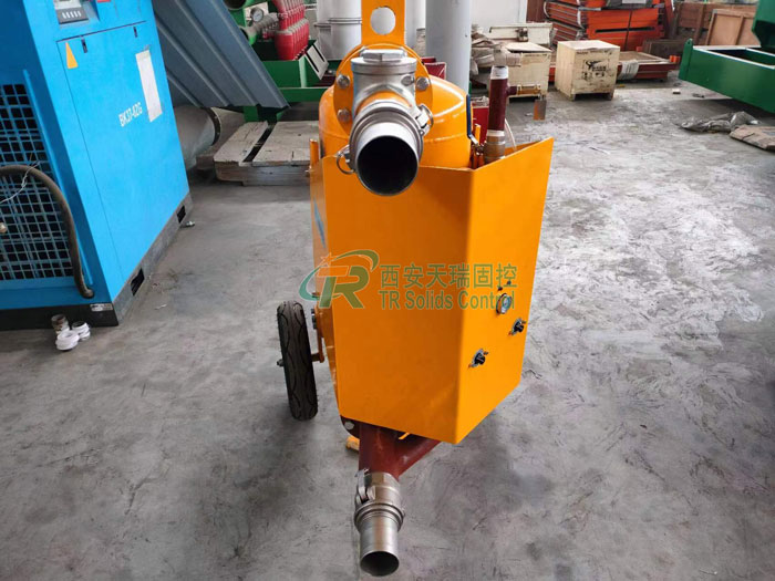 High suction vacuum sludge pump