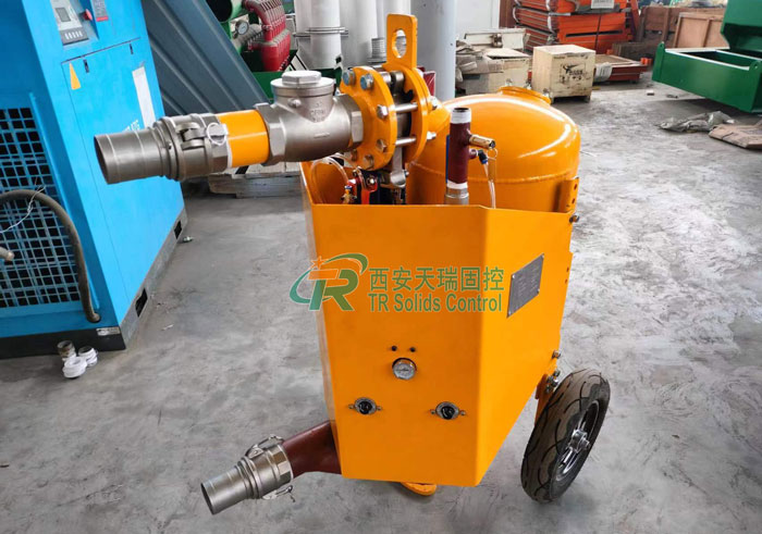 Solid vacuum pumps for conveying particles, powders, slurries, high-concentration sludge, oil sludge, ore pulp, etc.