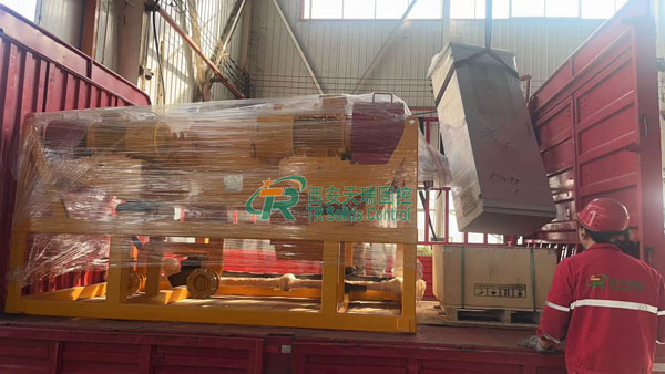 Drilling fluid variable frequency centrifuge - 450 type horizontal screw centrifuge shipped