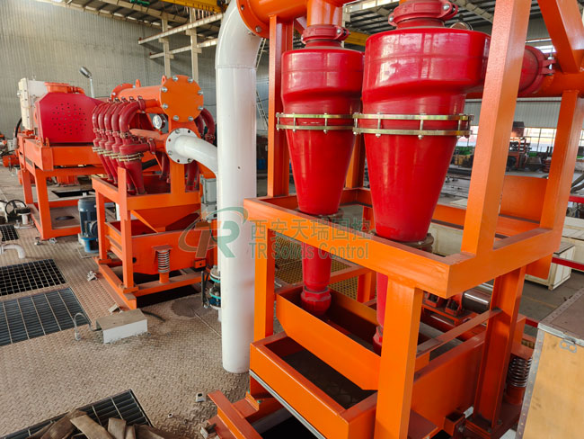Drilling fluid treatment system equipment