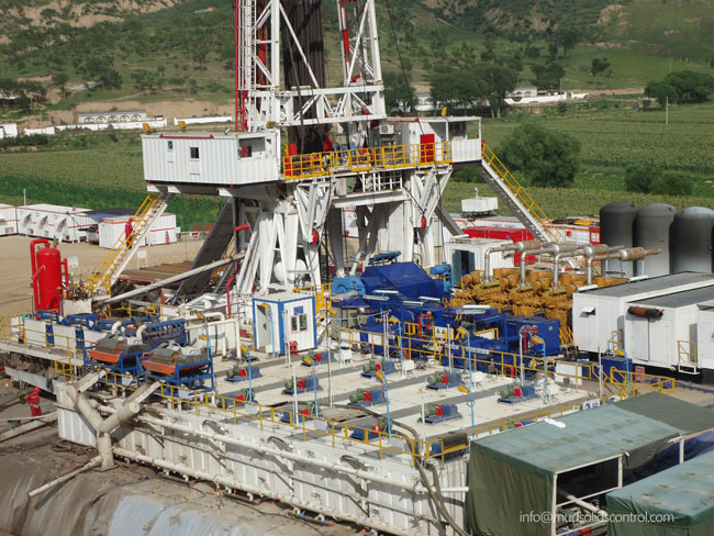 Drilling solids control system for oilfield rig