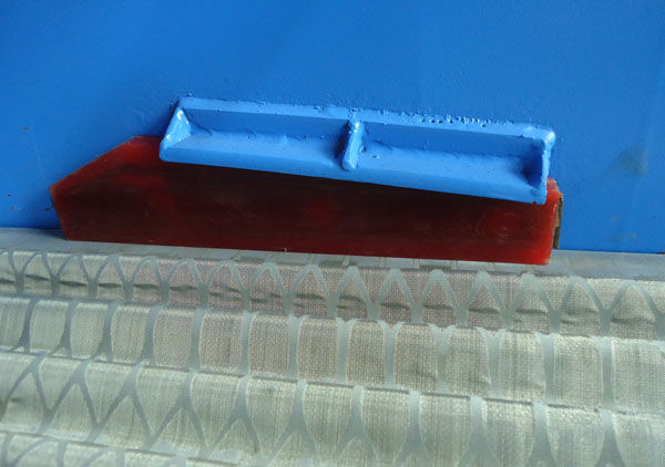 Close-up of shale shaker screen replacement, modular design Close-up of shale shaker screen replacement, modular design