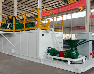 Jet hopper integrated into a drilling fluid mixing system