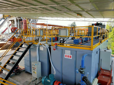 Flocculation tank for water based drilling waste treatment