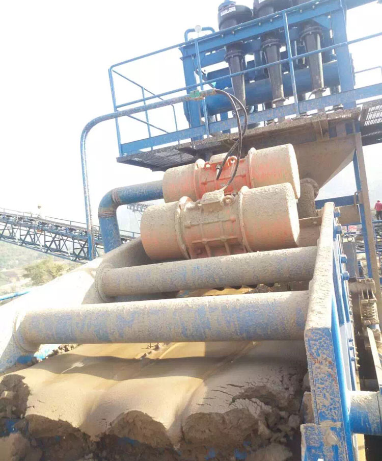 Dewatering screen deck on a TBM slurry separation plant
